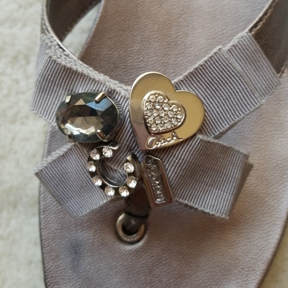 Coach Pre-Loved Flip Flops Size 7b - Picture 3 of 3